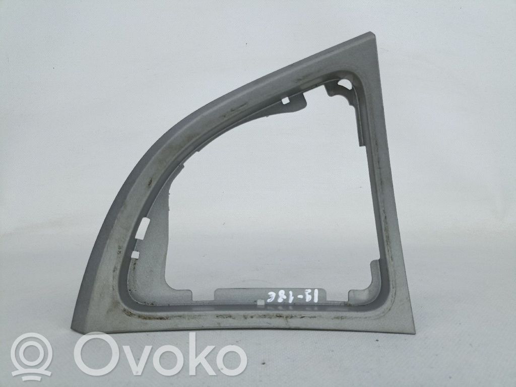 Verkleidung Radio / Navigation   7129143