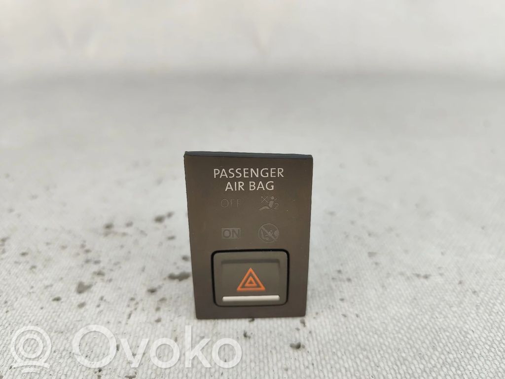 Volkswagen Golf VII Interruttore luci di emergenza