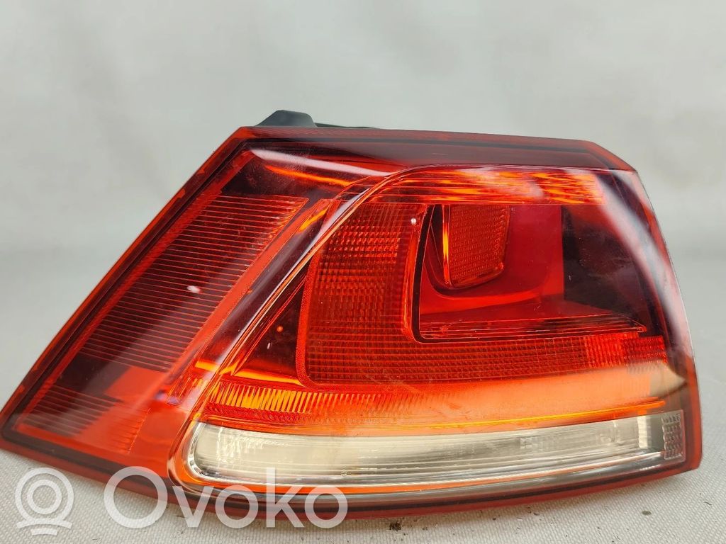 Volkswagen Golf VII Lampy tylnej klapy bagażnika 