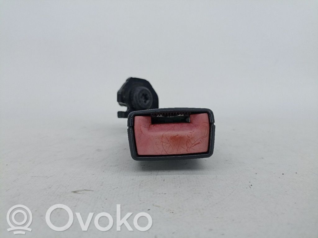 Opel Corsa D Klamra tylnego pasa bezpieczeństwa 