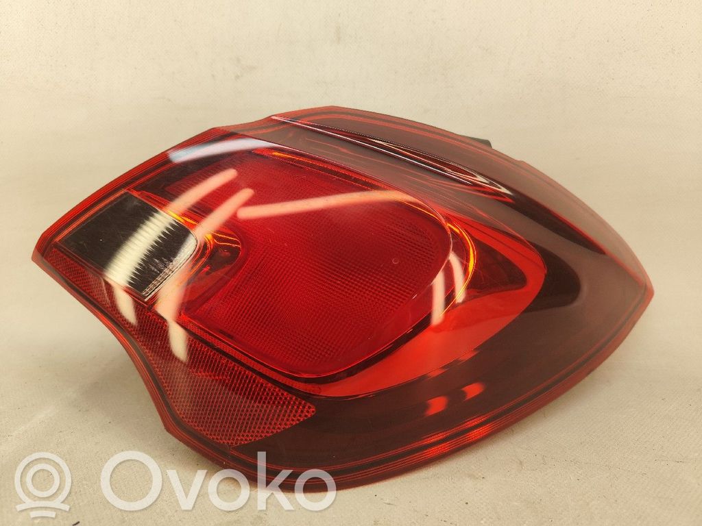 Opel Corsa E Lampă spate în caroserie 
