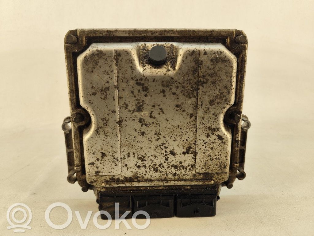 Unidad de control/módulo del motor   8200153946,0281010556,8200095416