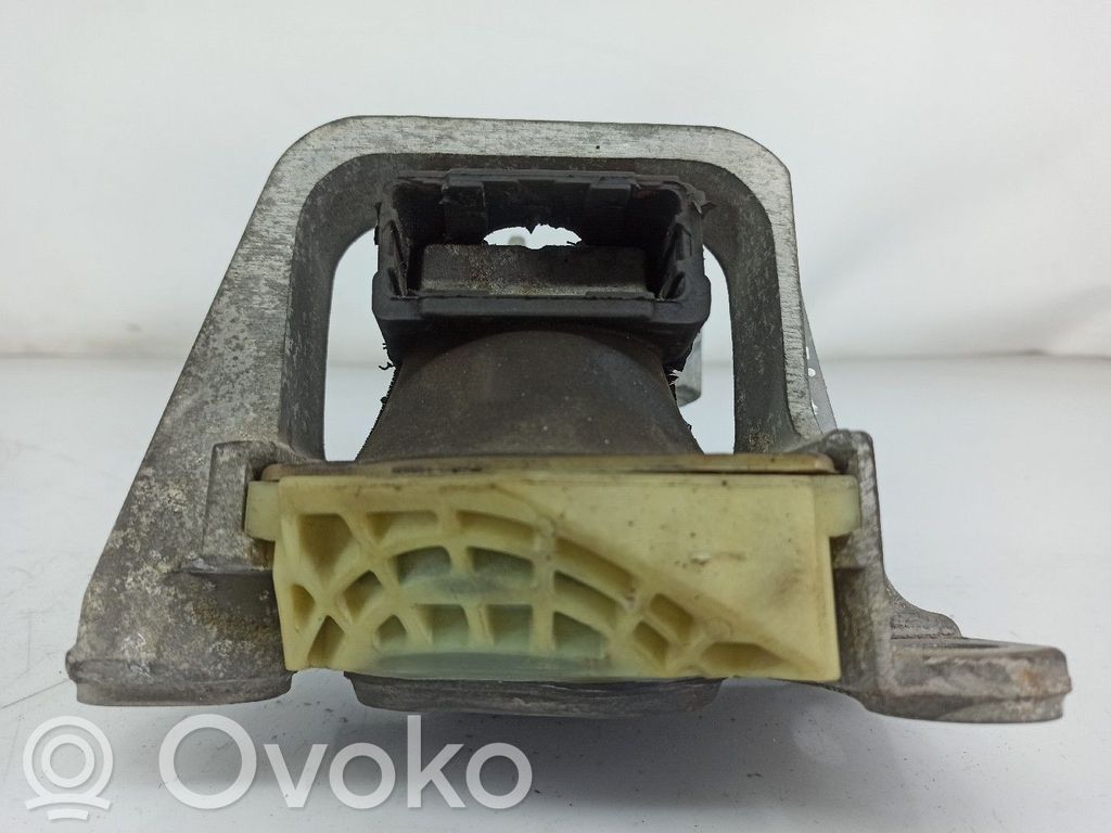 Engine mount bracket   DIREITO,326D22K21