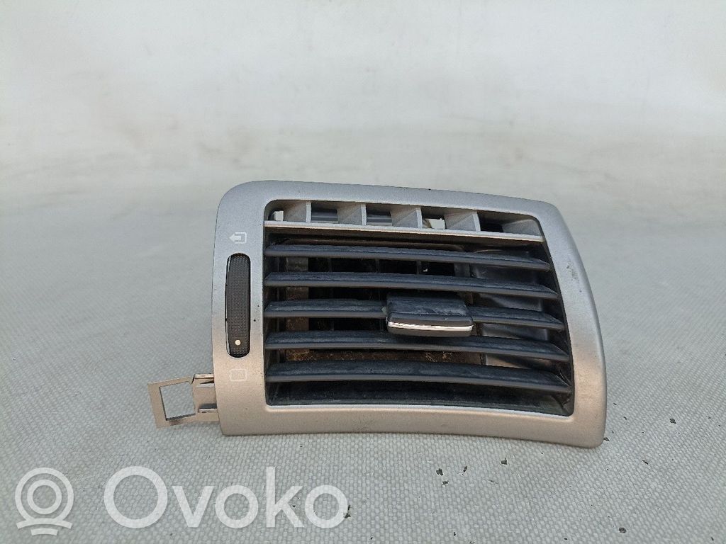 Peugeot 407 Dysze / Kratki środkowego nawiewu deski rozdzielczej 