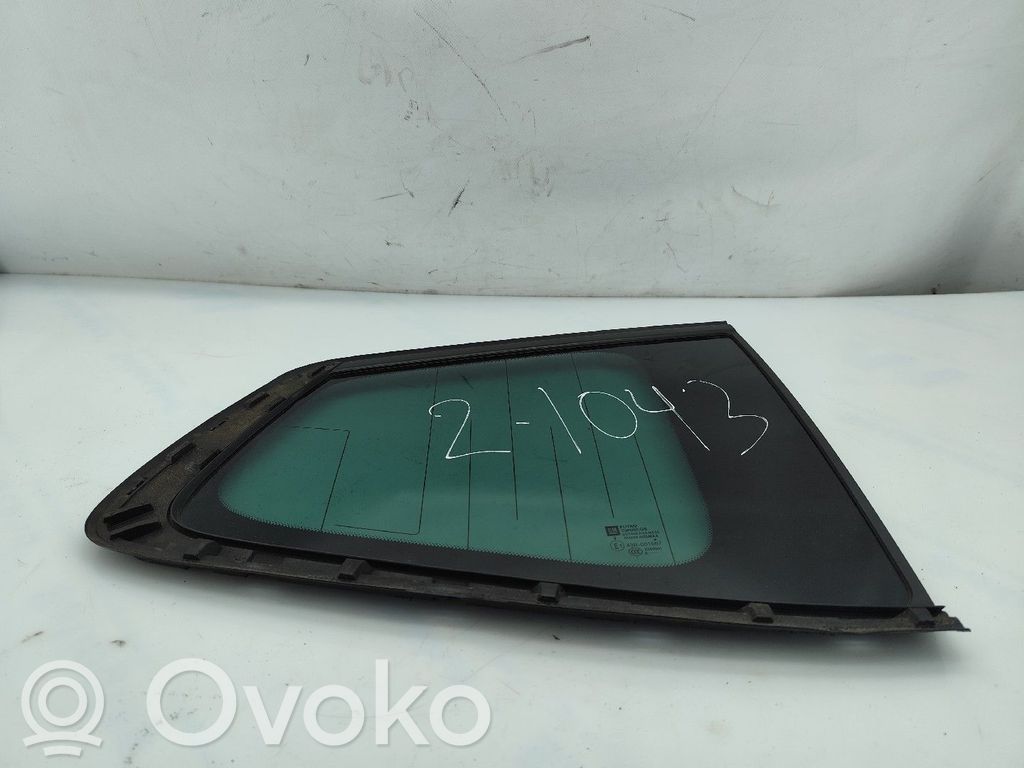 Opel Zafira C Rear side window 
