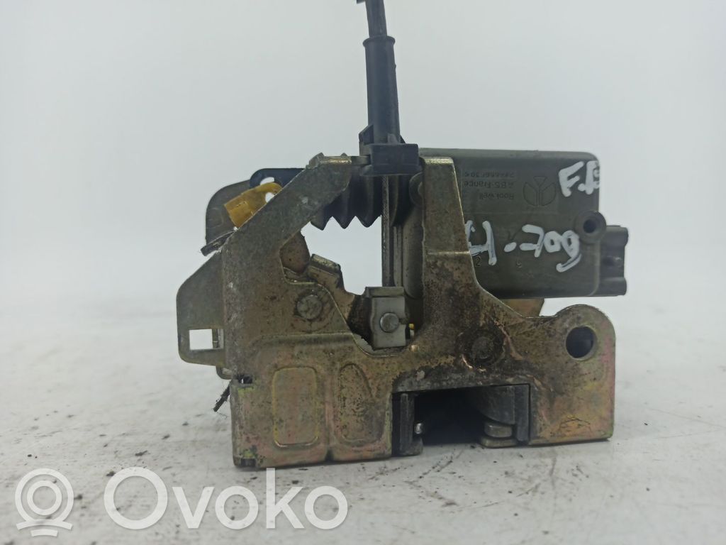 Priekšpusē slēdzene   NV,2PINOS,PISTOLA