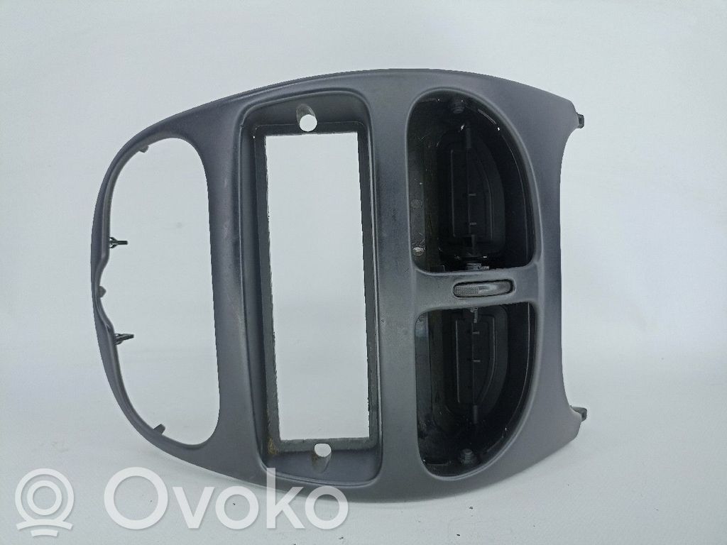 Peugeot 206 Radion/GPS-laitteen pääyksikön kehys 