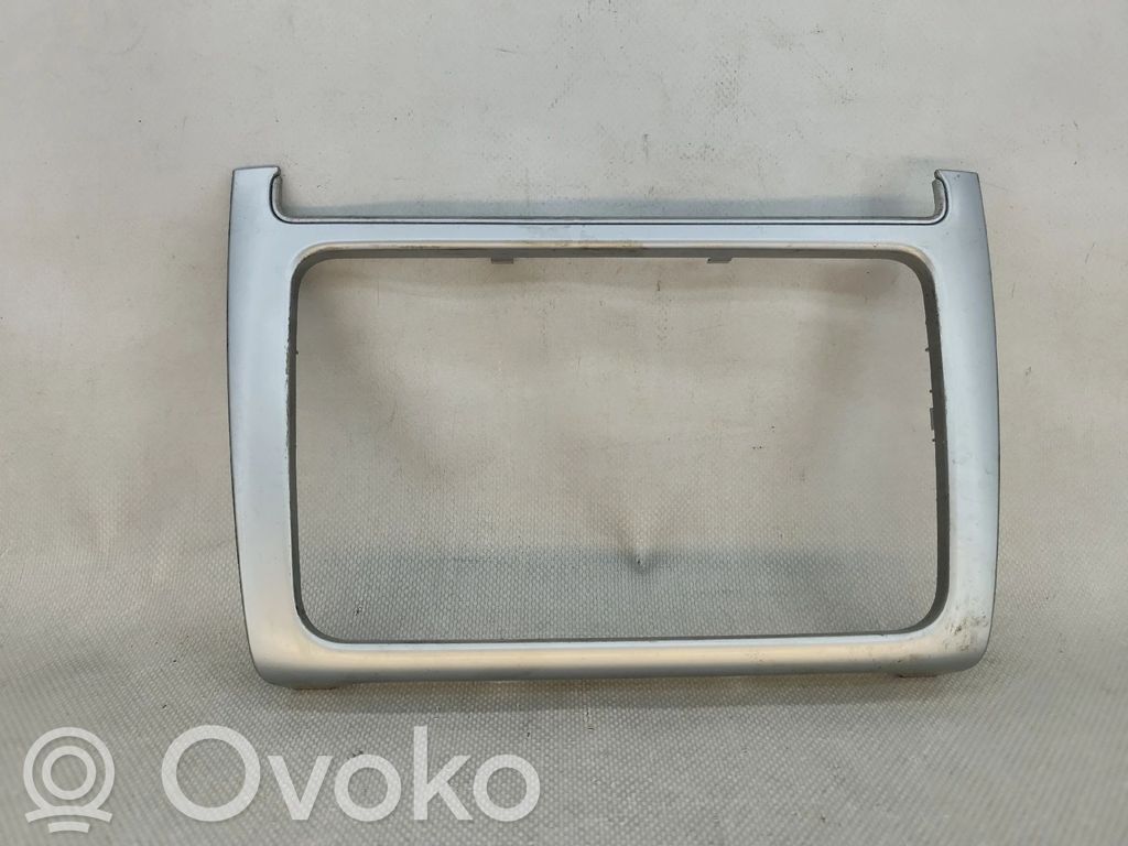 Volkswagen Polo V 6R Mascherina unità principale autoradio/GPS 