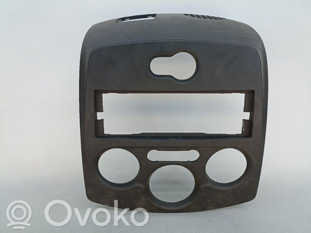 Renault Clio III Konsola środkowa / Radio / GPS