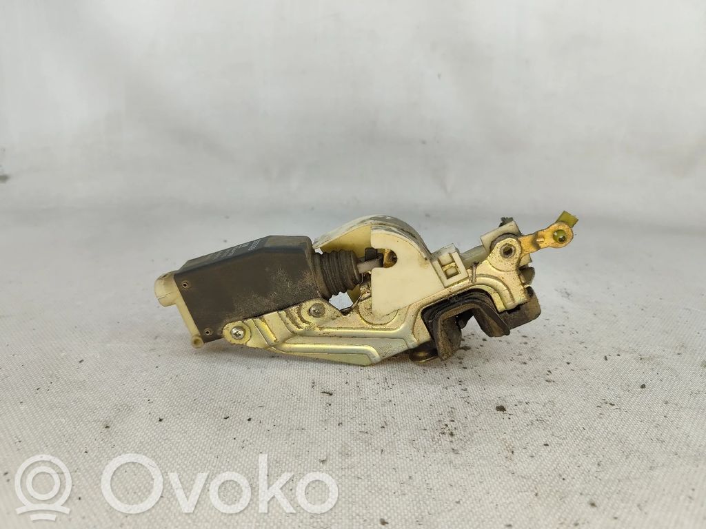 Priekšpusē slēdzene   90452382,6PINOS,90449073,PISTOLA
