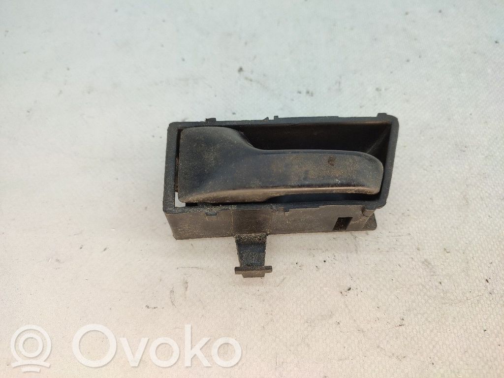 Volkswagen Golf II Poignée inférieure de porte avant 