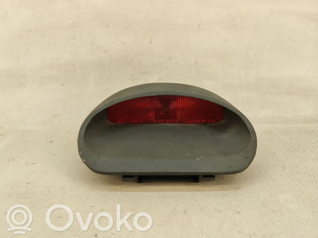 Luz de freno adicional/tercera