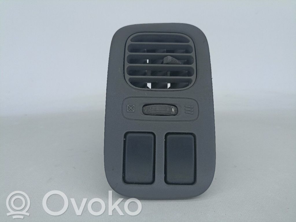 Nissan King Cab, Navara Grilă ventilație centrală 