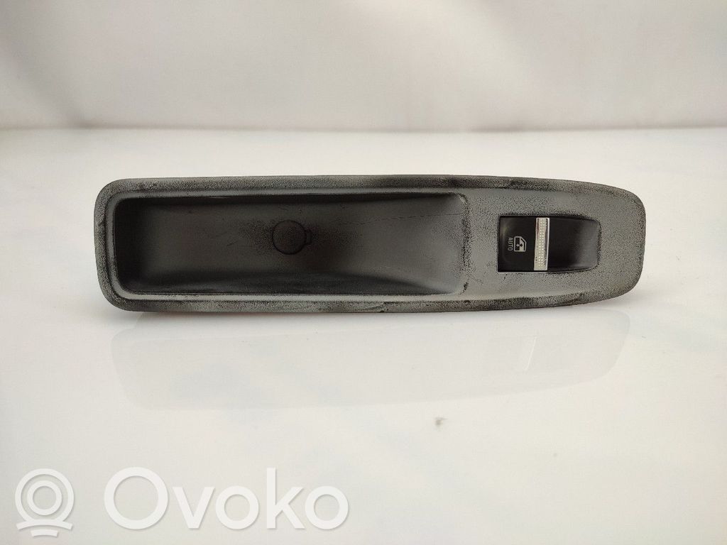 Renault Arkana Elektrinių langų jungtukas 
