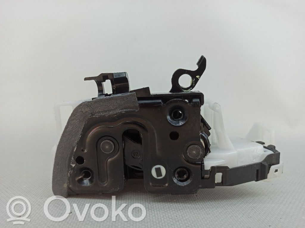 Takaoven lukko   825027318R,4PINOS