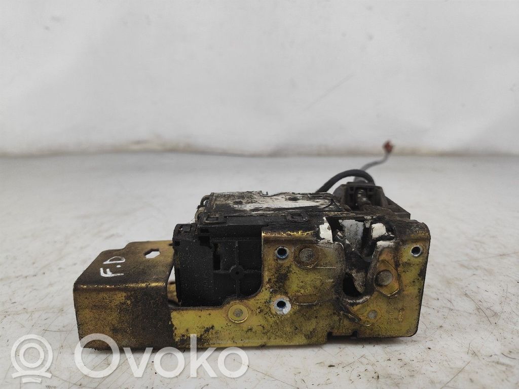Priekšpusē slēdzene   YC1AV21812DA,9PINOS