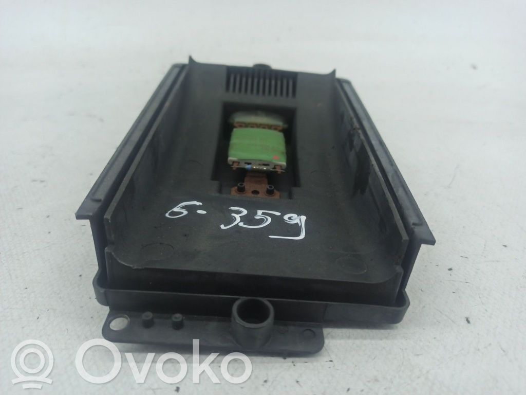 Volkswagen Golf IV Relais de commande ventilateur chauffage 