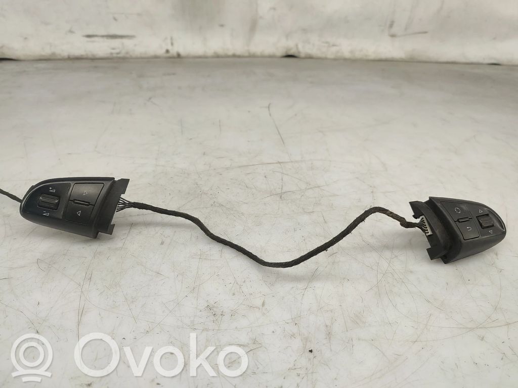 Skoda Octavia Mk2 (1Z) Przełącznik / Przycisk kierownicy 