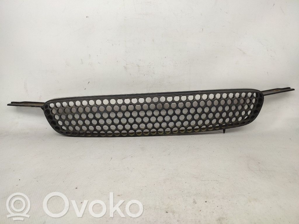 Rejilla delantera   531111A300