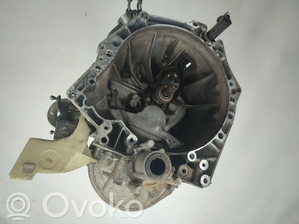 Peugeot 2008 I Scatola del cambio manuale a 5 velocità