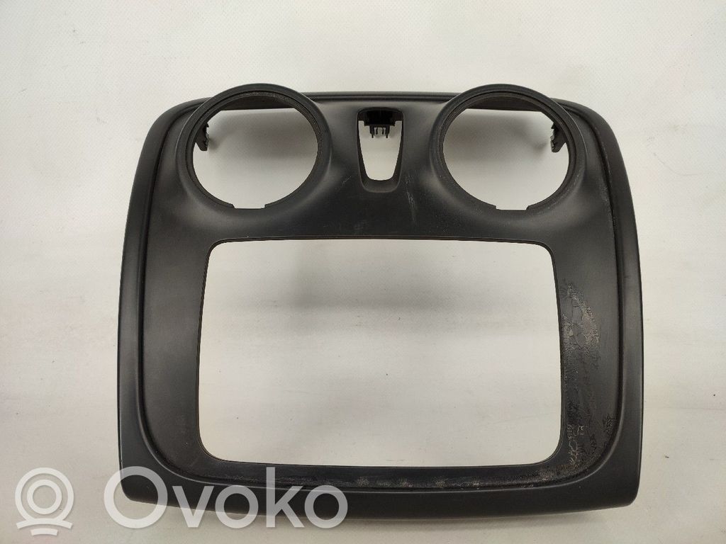 Dacia Sandero Verkleidung Radio / Navigation 