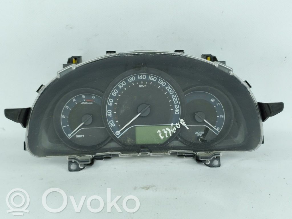 Toyota Auris E180 Speedometer (instrument cluster) 