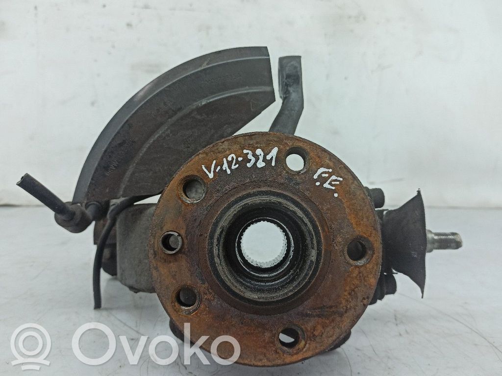 Front wheel hub spindle knuckle