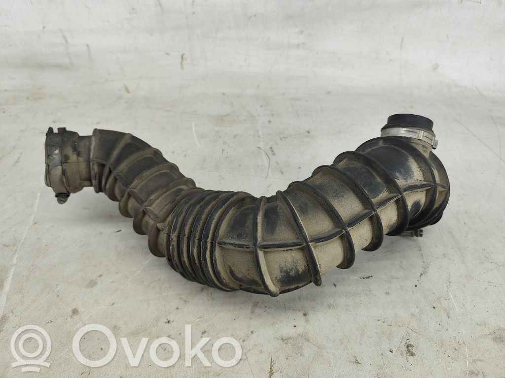 Turboahtimen ilmanoton letku   YC159C623CC