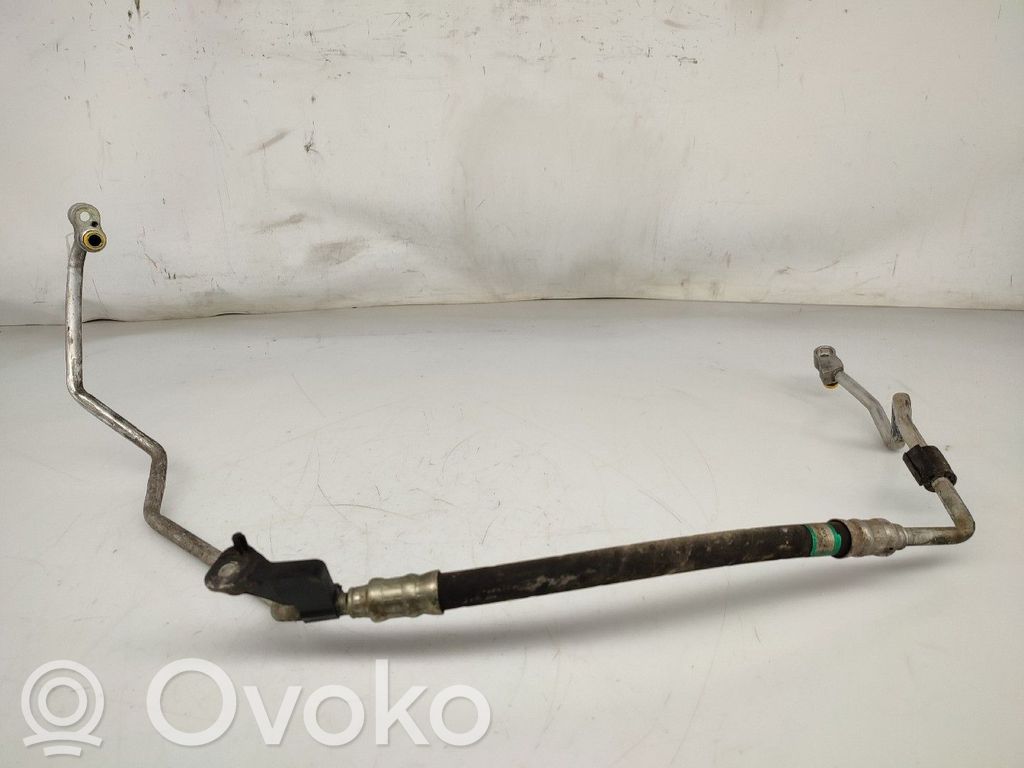 Ilmastointilaitteen putki (A/C)   698930805