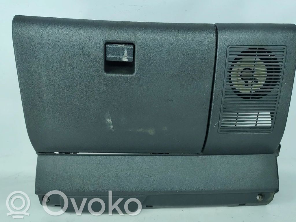 Toyota Corolla E90 Daiktadėžė 