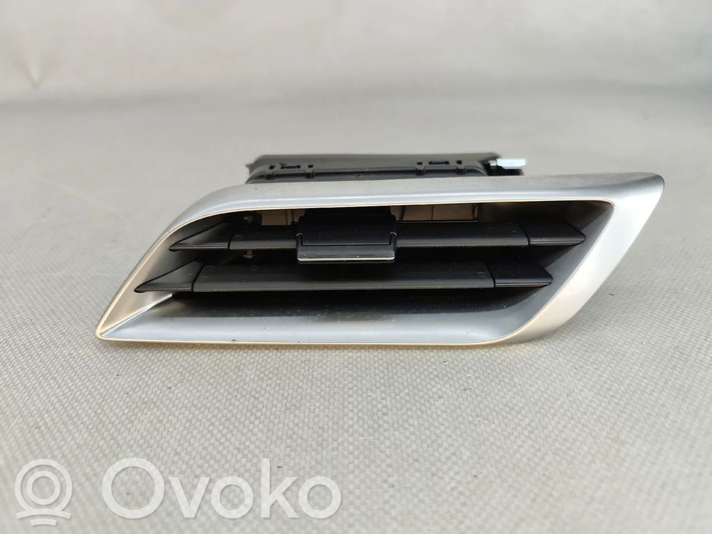 Peugeot 3008 II Centrinės oro grotelės 