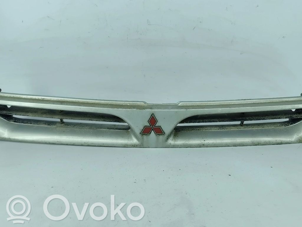 Mitsubishi Mirage V CJO Rejilla delantera 