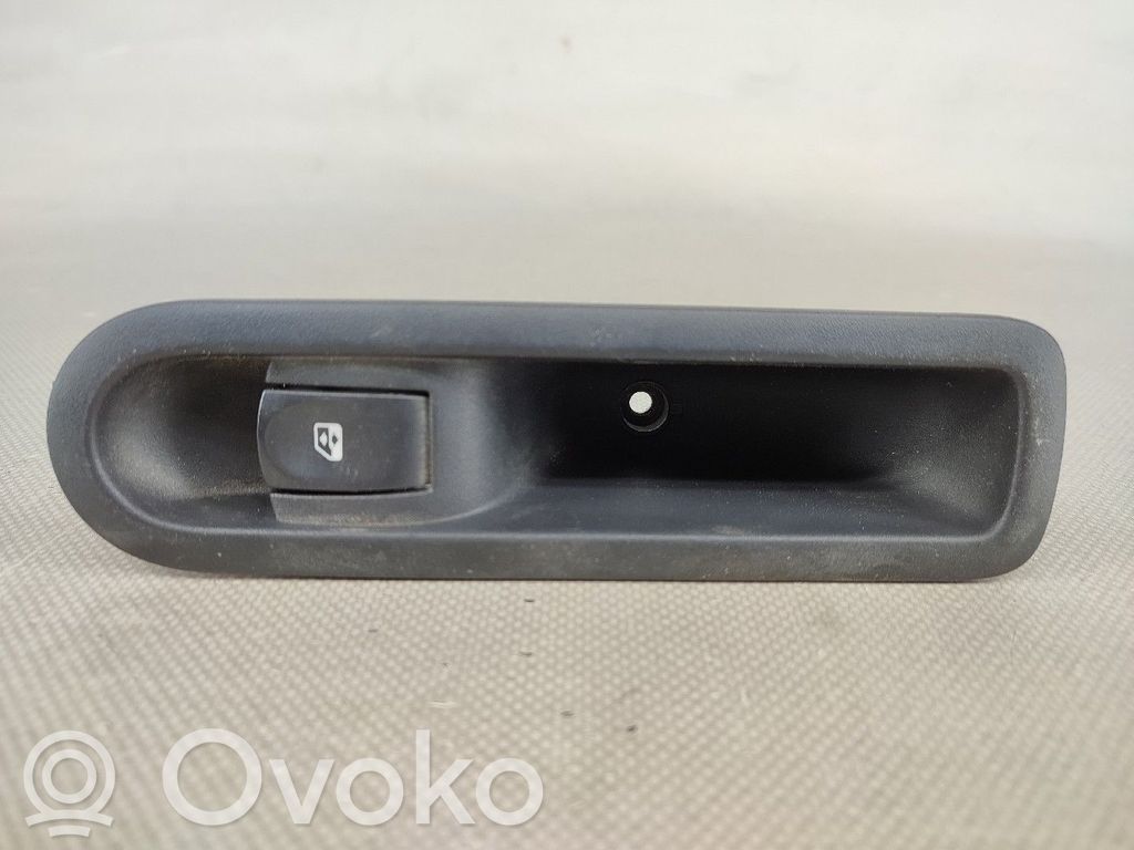 Electric window control switch   8200315536,8200315537