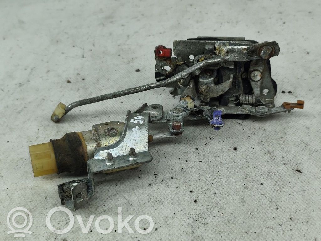 Toyota Corolla E90 Etuoven lukko 