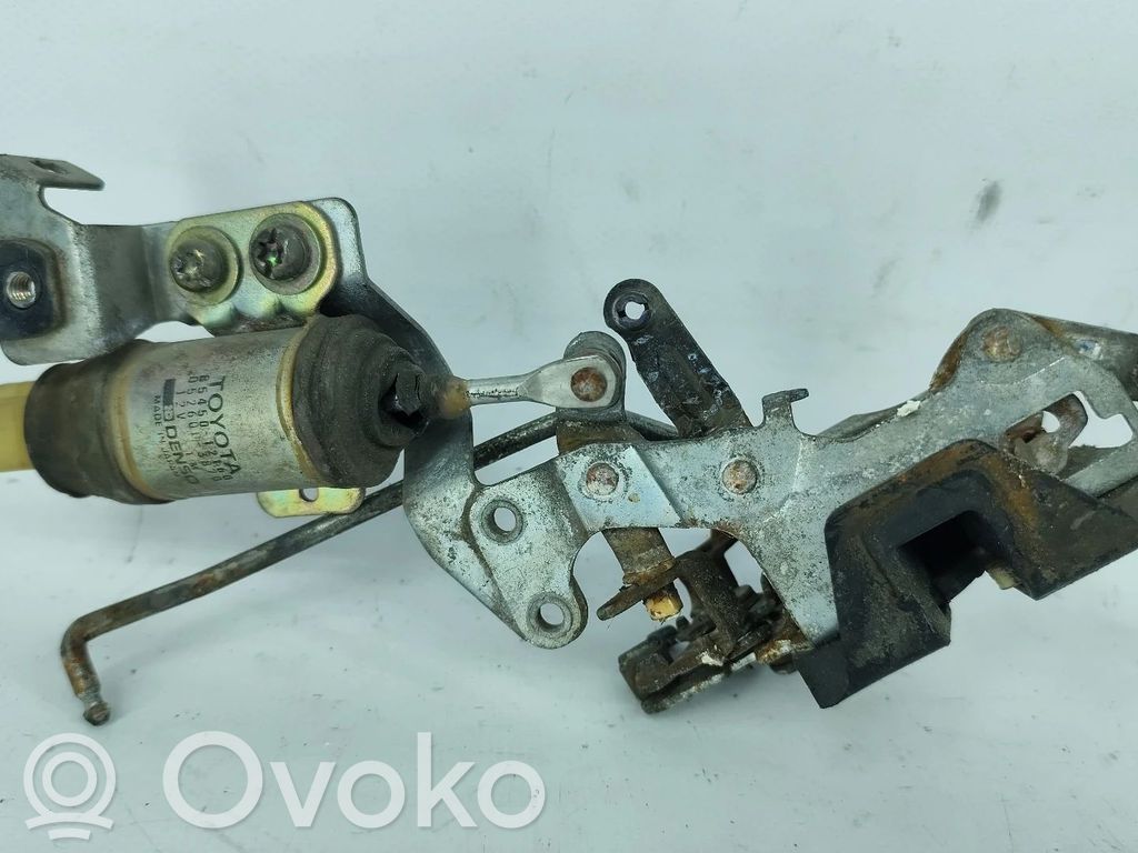 Toyota Corolla E90 Etuoven lukko 
