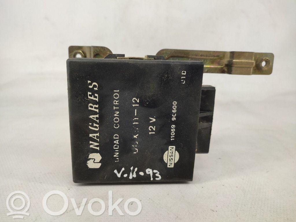Unidad de control/módulo del motor   110699C600