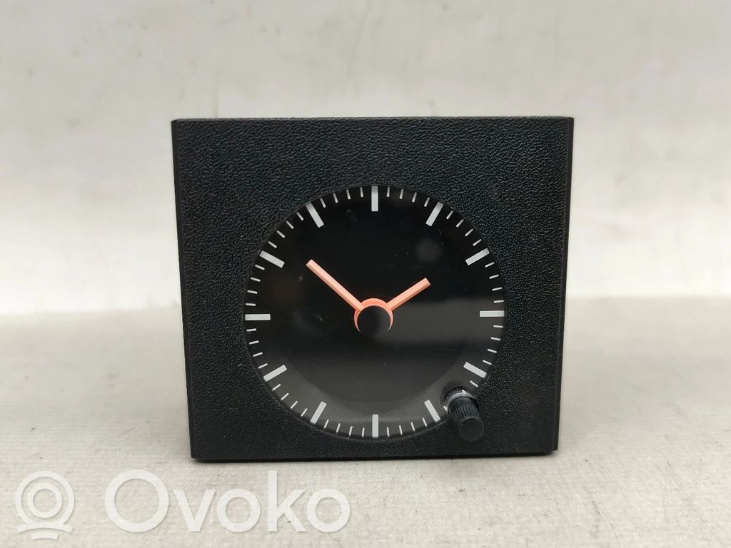 Uhr   3PINOS