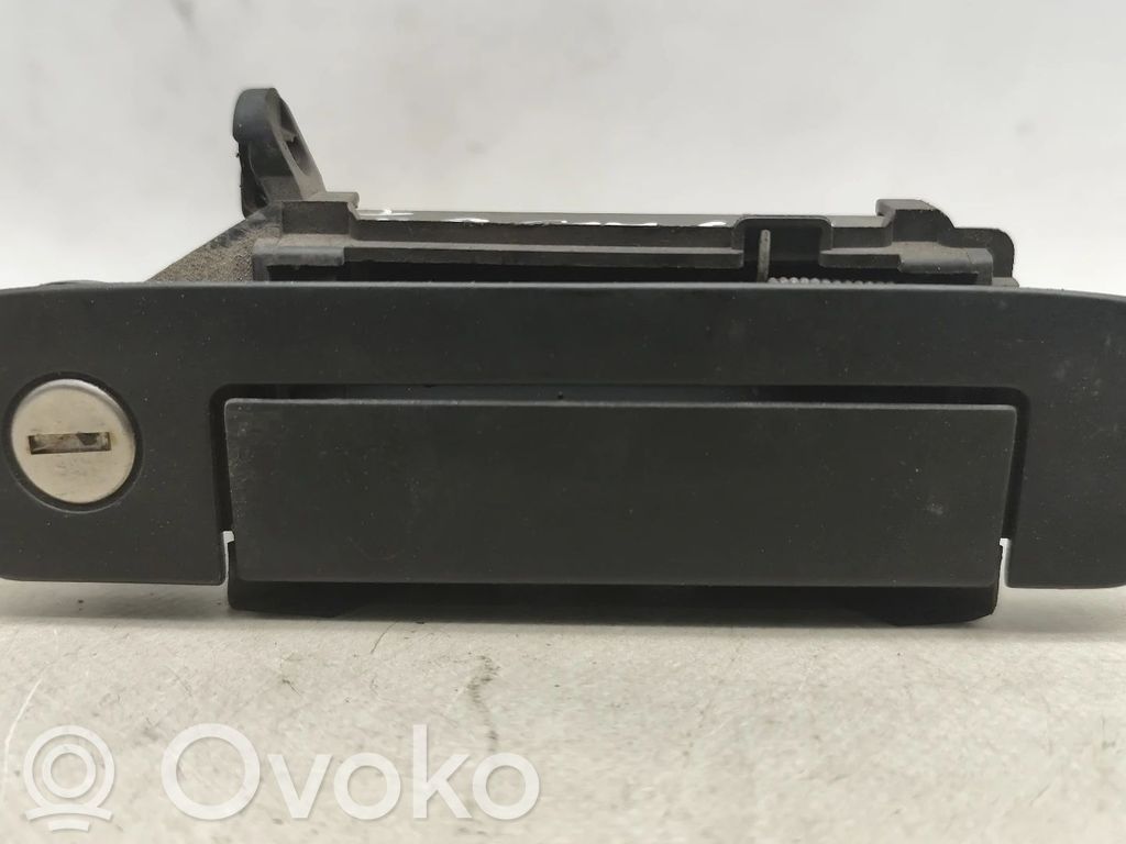 Manecilla externa puerta delantera   4A0837206