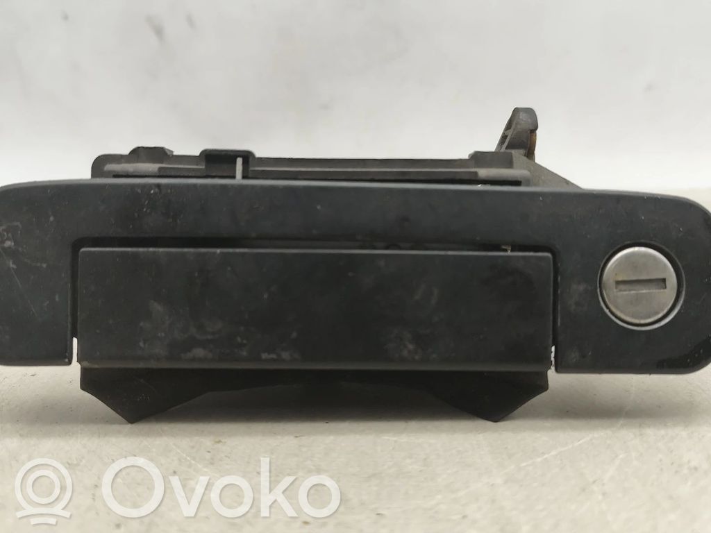 Manecilla externa puerta delantera   4A0837205