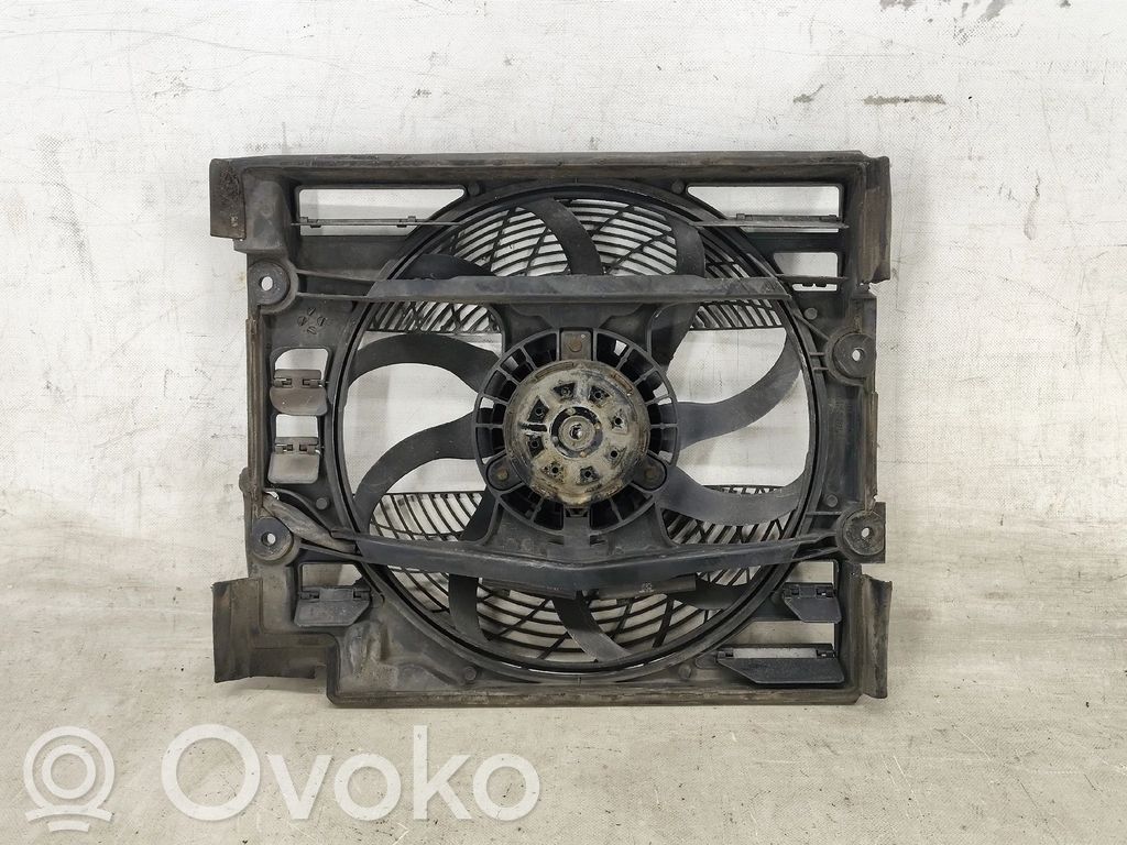 BMW 5 E39 Elektrisks radiatoru ventilators 