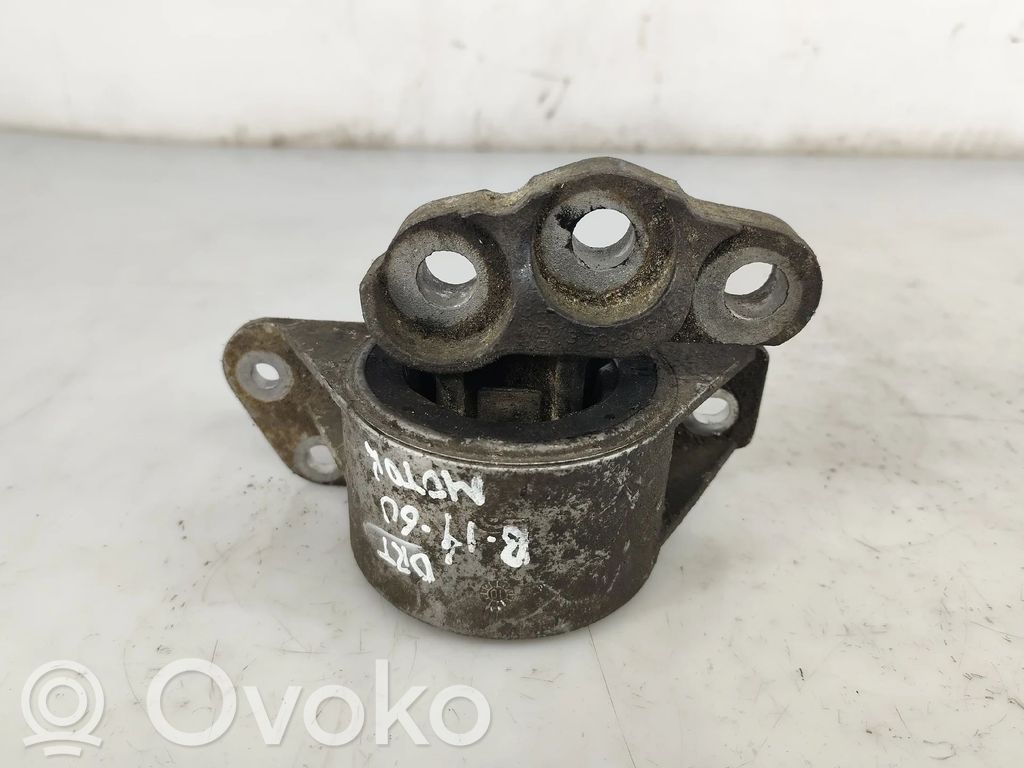 Soporte de montaje del motor   DIREITO