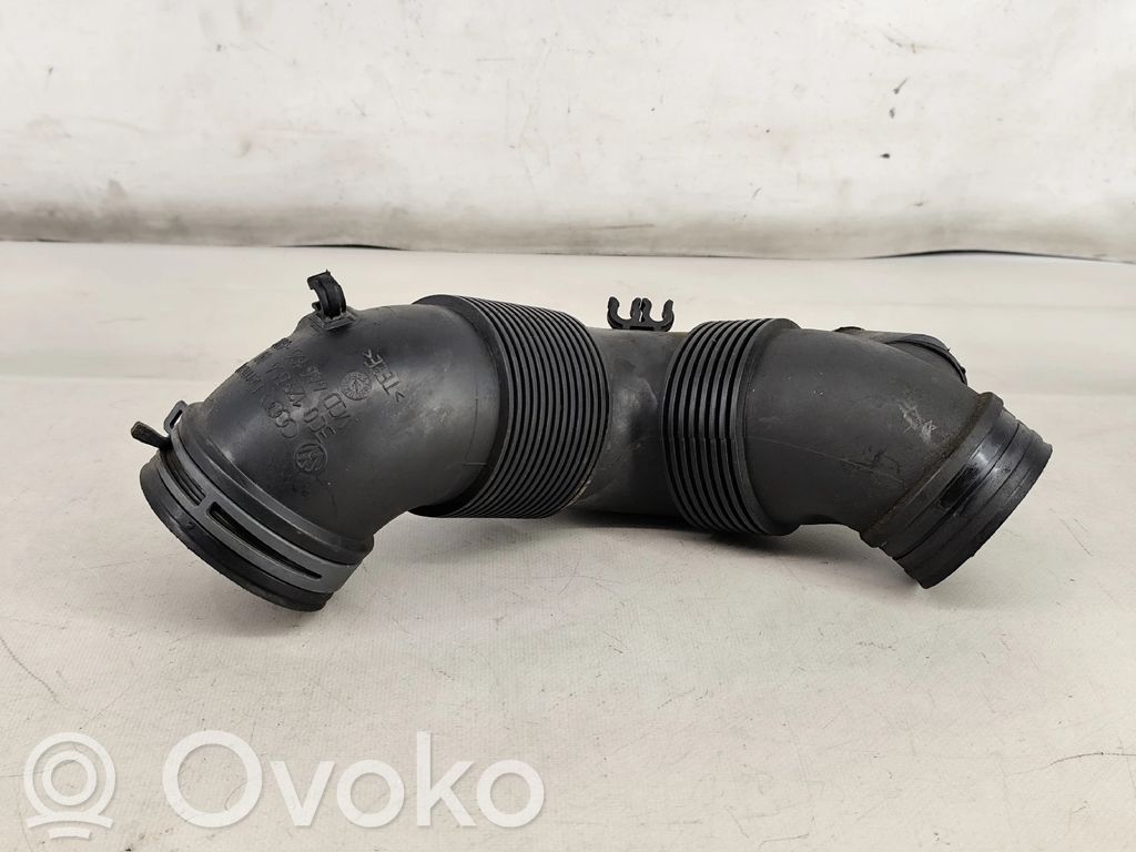Volkswagen PASSAT B7 Rura / Wąż dolotowy powietrza turbiny 