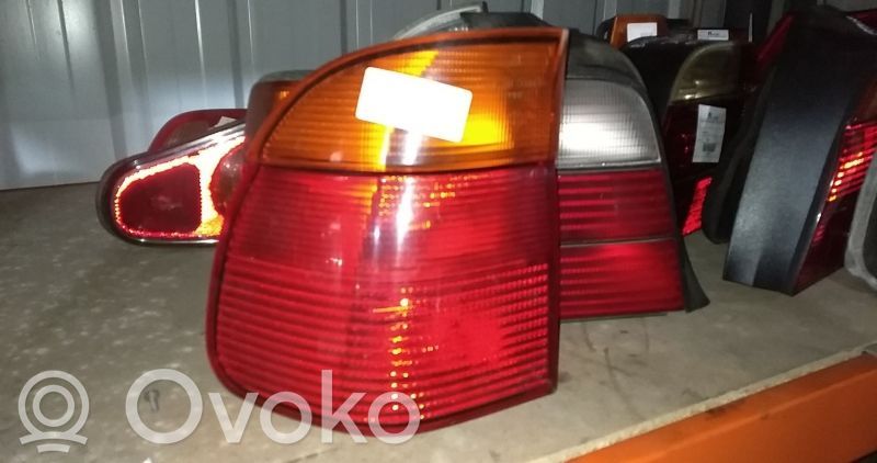 Tailgate rear/tail lights