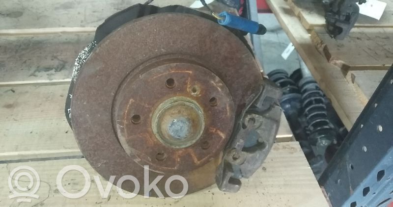 Front wheel hub spindle knuckle