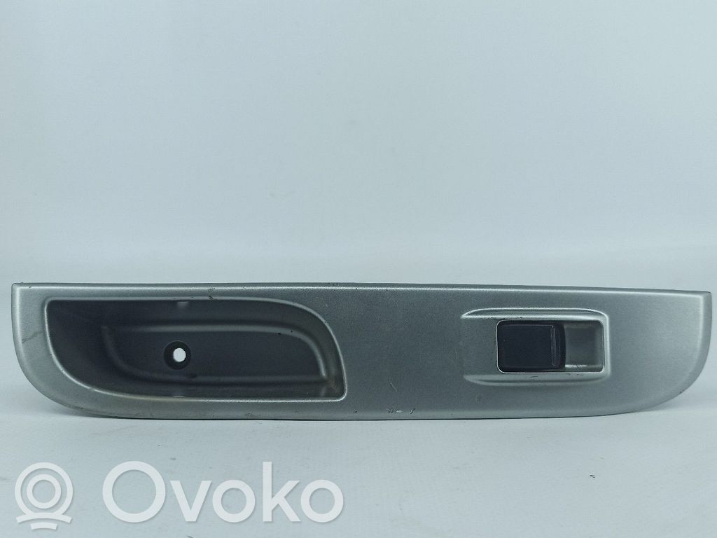 Electric window control switch   MR587957,C8DD394M