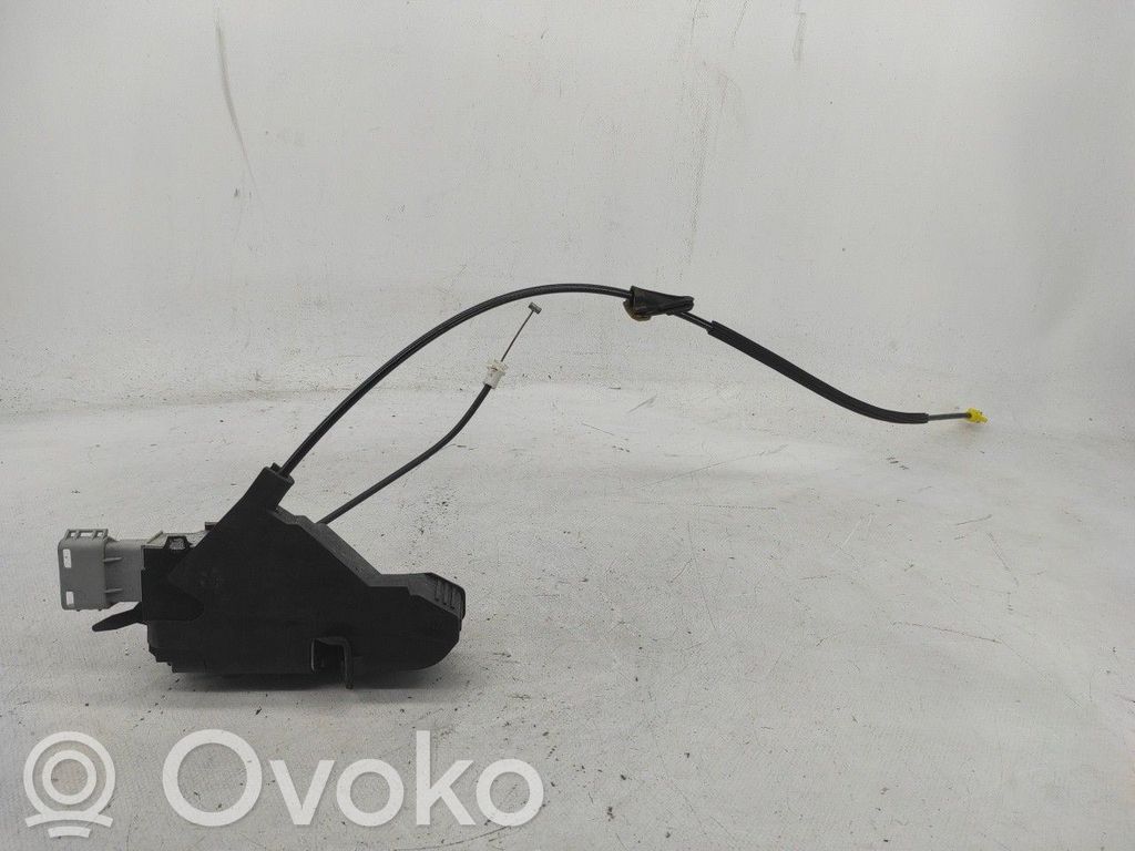 Priekšpusē slēdzene   45887095,9686720380