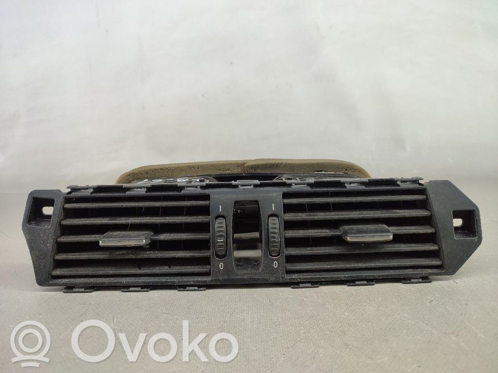 Grille d'aération centrale   6910734,7009275
