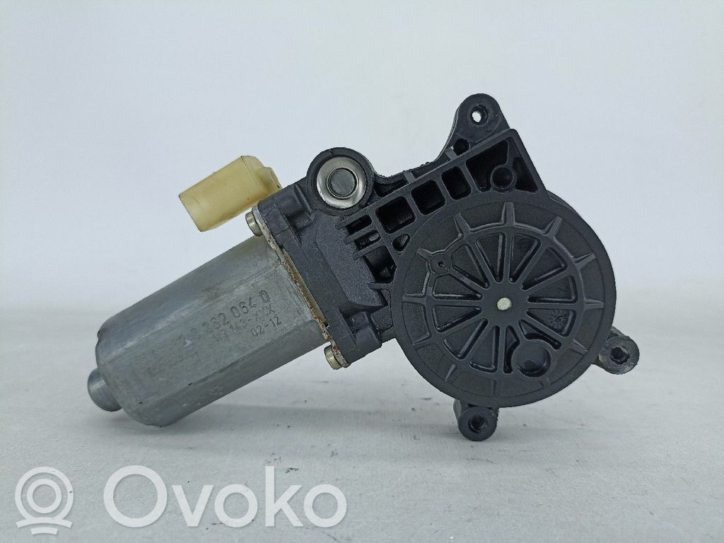 BMW 3 E46 Silnik regulatora szyby drzwi przednich 