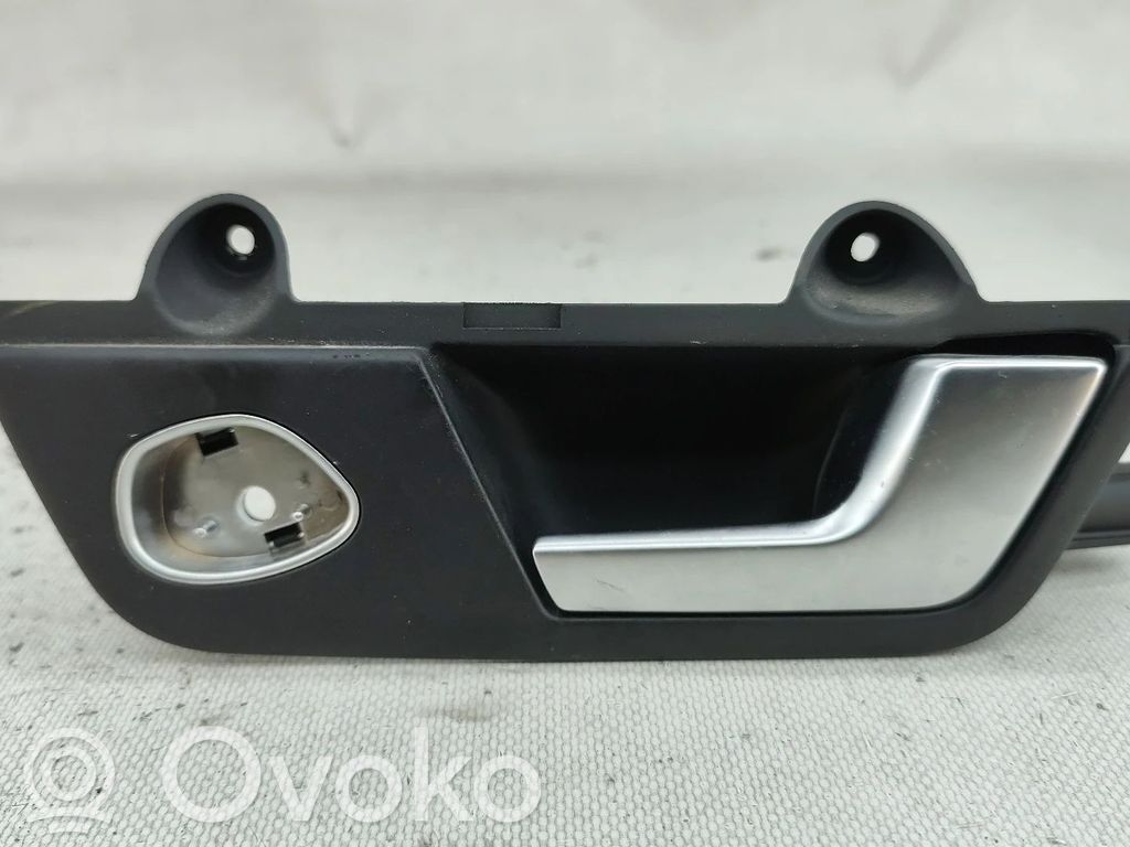 Manecilla interna puerta trasera   8E0839020