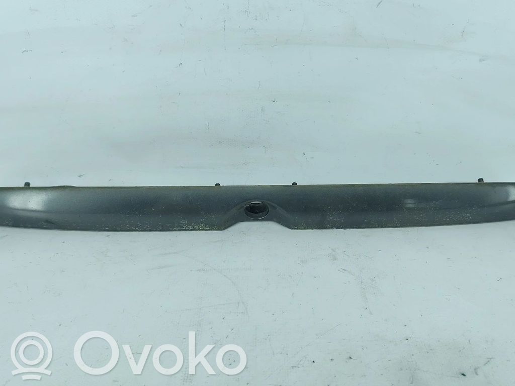 Mitsubishi Carisma Takaluukun/tavaratilan sivuverhoilu 